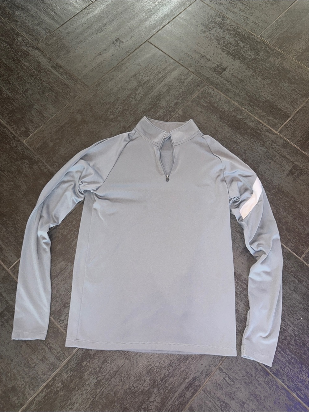 Nike men’s Light gray Long Sleeve Performance Quarter-Zip Shirt